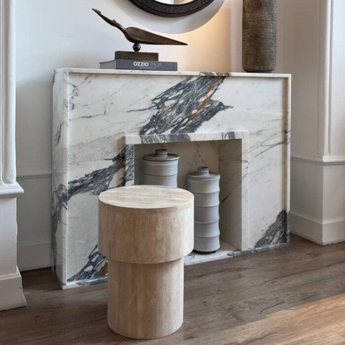 Столик из травертина, коллекция KNOB от московского бренда Reloft Home